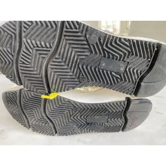 Cynthia Richard Lightning Treasure‎ Gold Women's 8 size 39 Sneakers Shoes $245